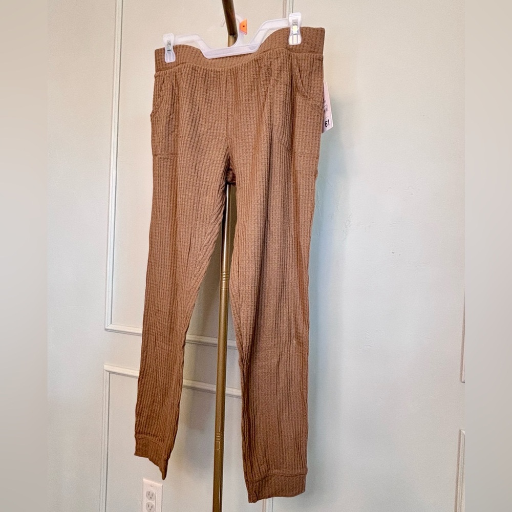 NWT Secret Treasures Size Medium Women’s Brown Waffle Textured Lounge Pants